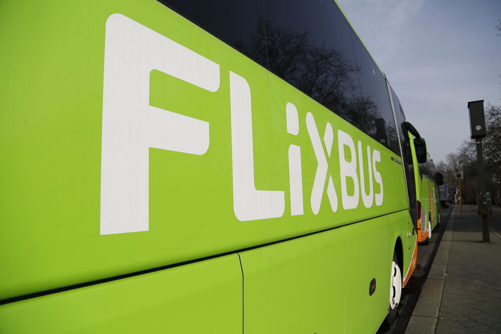 Schwerer Flixbus Unfall! 1 Todesopfer und 14 Verletze nach Zusammenstoß mit mehreren Fahrzeugen