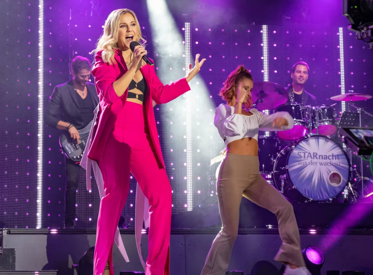 Konzertabbruch! Beliebte Schlagersängerin auf Bühne bepöbelt, dann eskaliert die Situation!