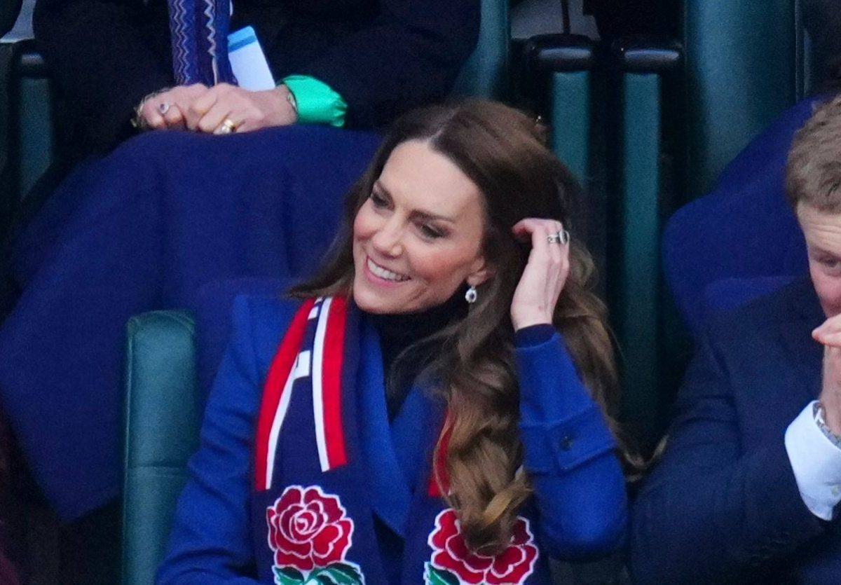 Kate unbeeindruckt: Strahlt sie trotz Andrews Festnahme im Rampenlicht?