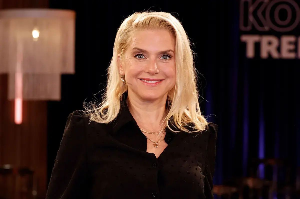 Jeanette Biedermann schwanger mit 46: Überraschungs-News und ein rätselhaftes blaues Herz