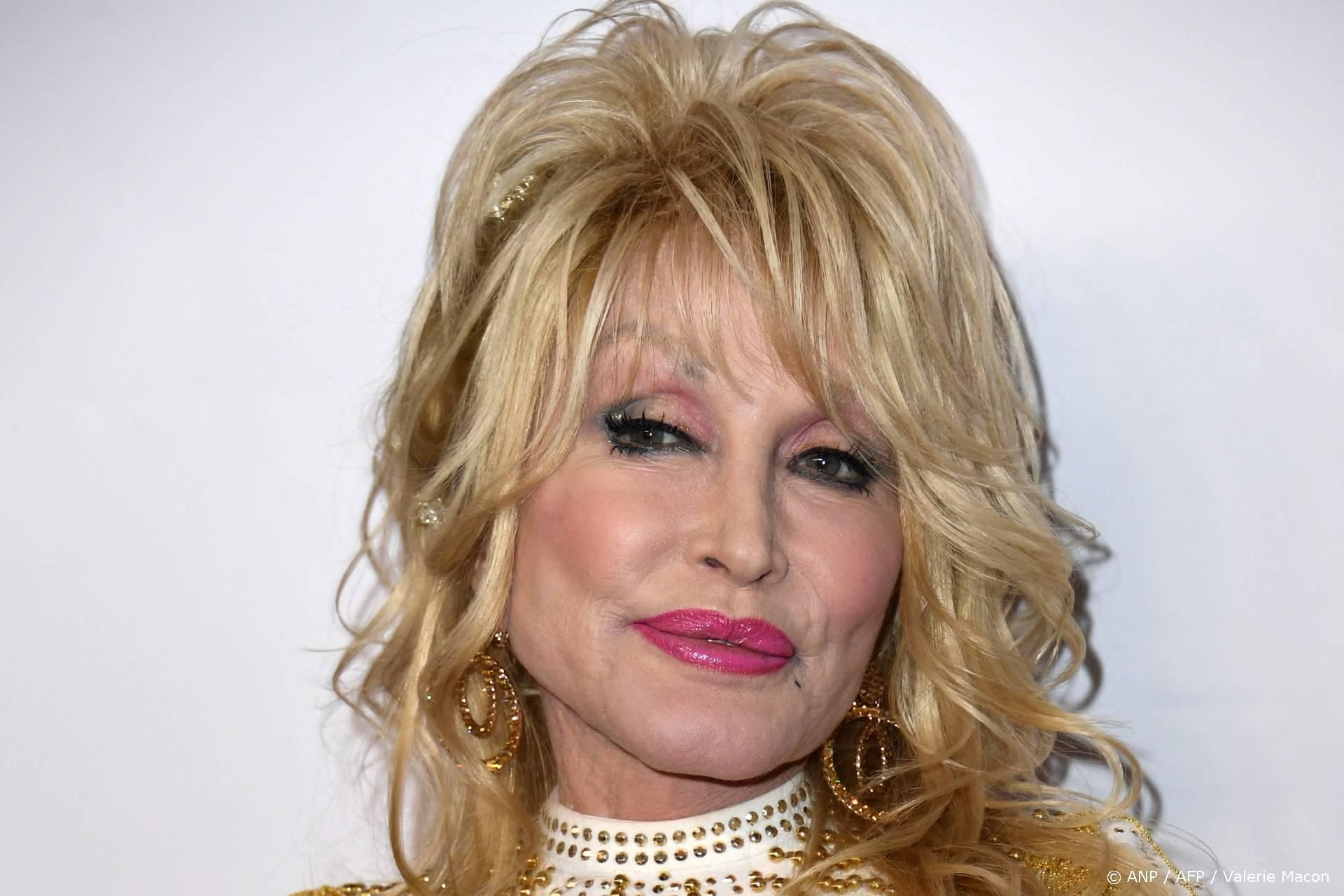 Dolly Parton koos voor een stil afscheid — wat de familie van fans vraagt
