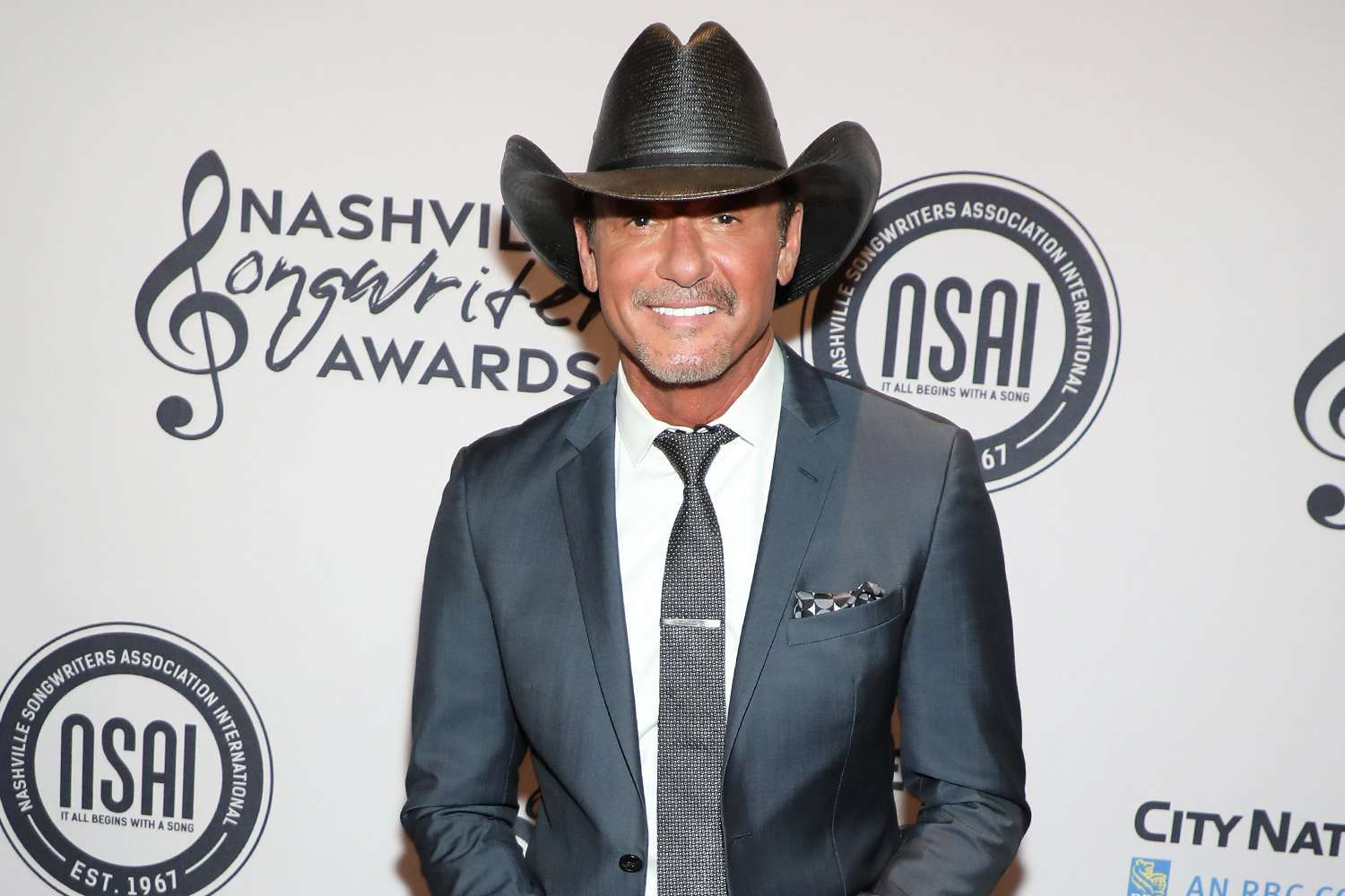 Tim McGraw Laughs Off Onstage Tumble in Cincinnati — Watch the Boot Mishap