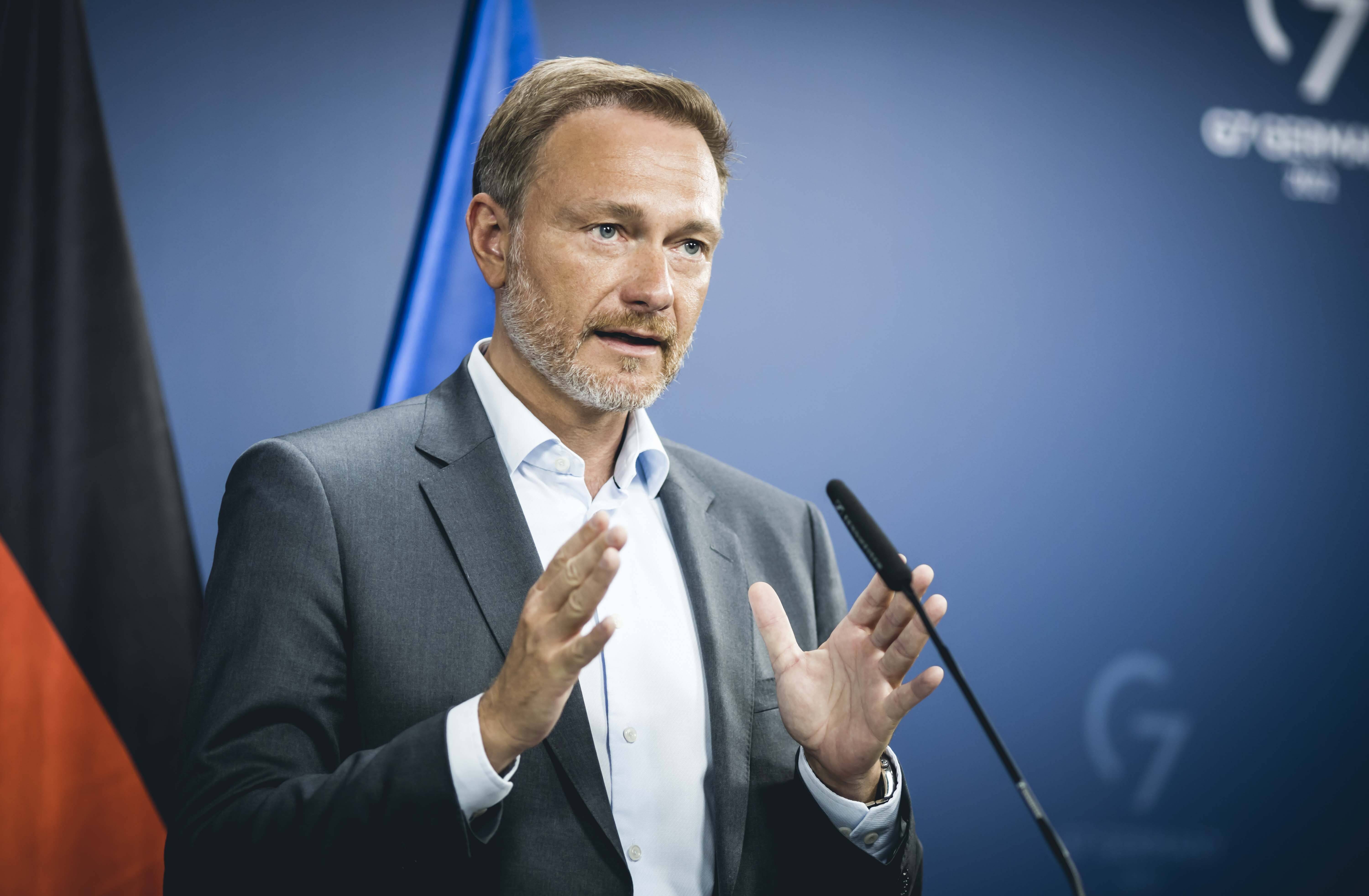 Ampelregierung stürzt ab! Schlechtester Umfragewert seit der Wahl! So sehen die Bürger die Regierung