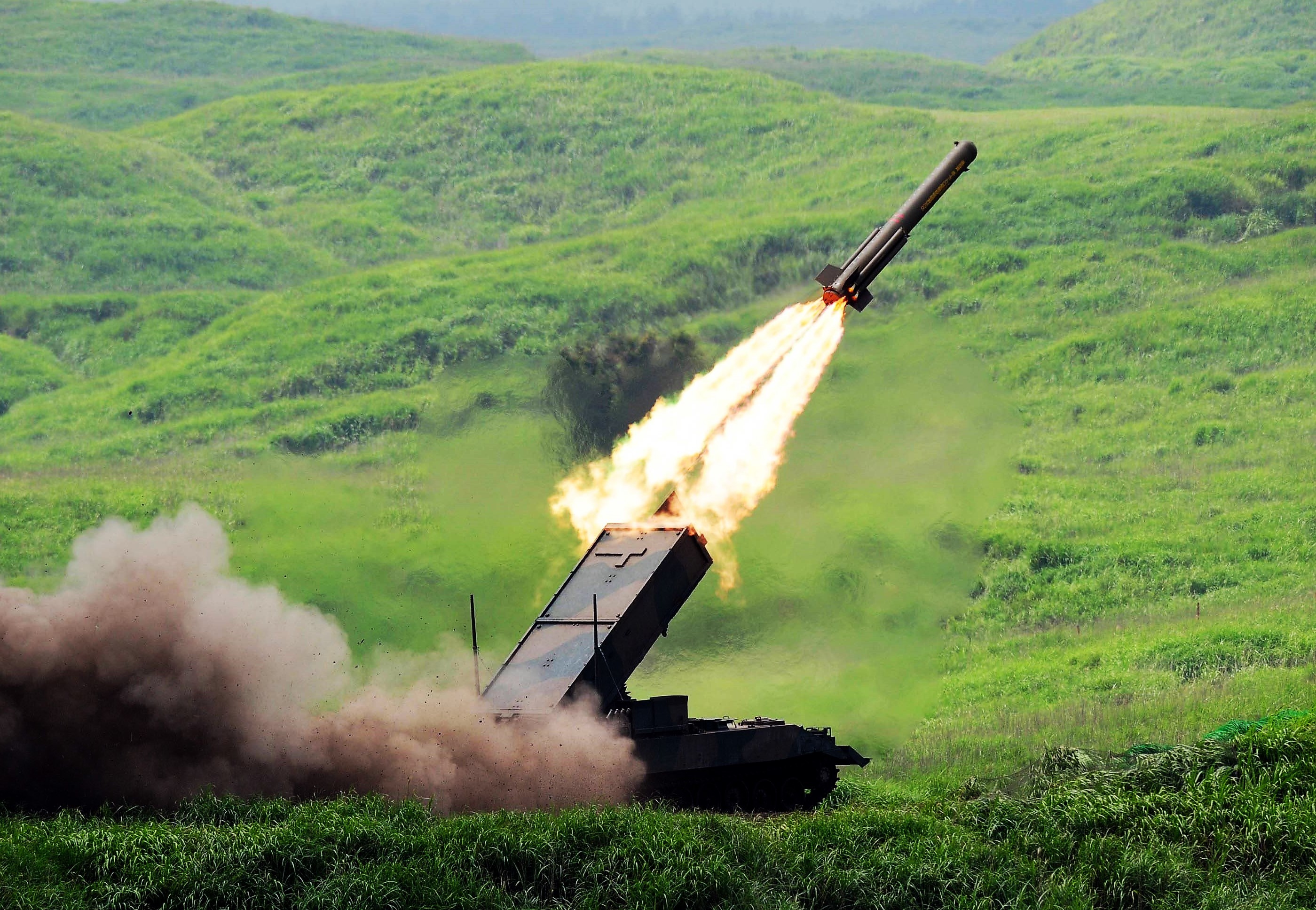 Dramatisches Video! Ukrainer stoppt anfliegende russische Rakete - alleine!