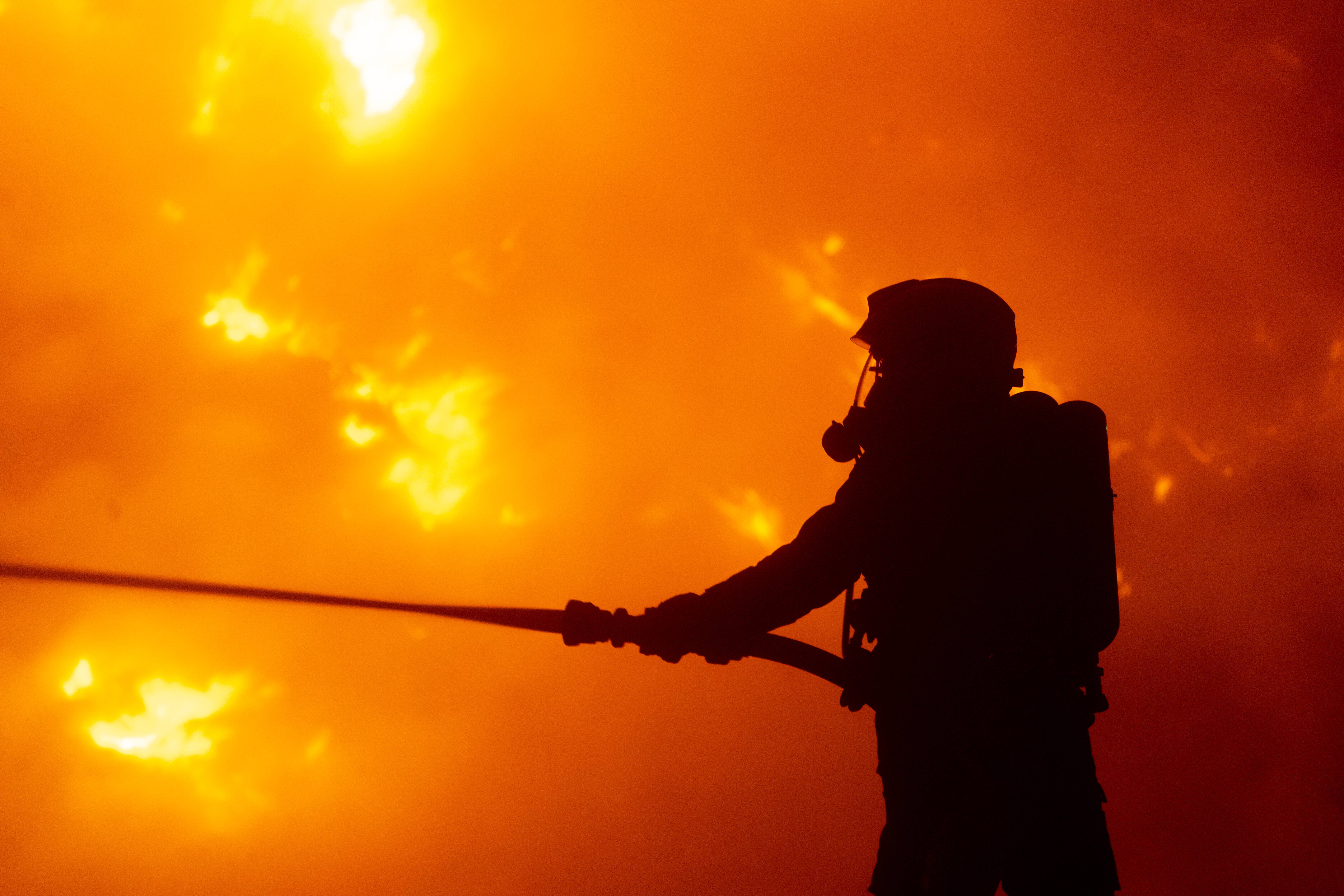 Rettungswache explodiert! Tragödie in Sachsen-Anhalt - Retter werden selber zum Opfer