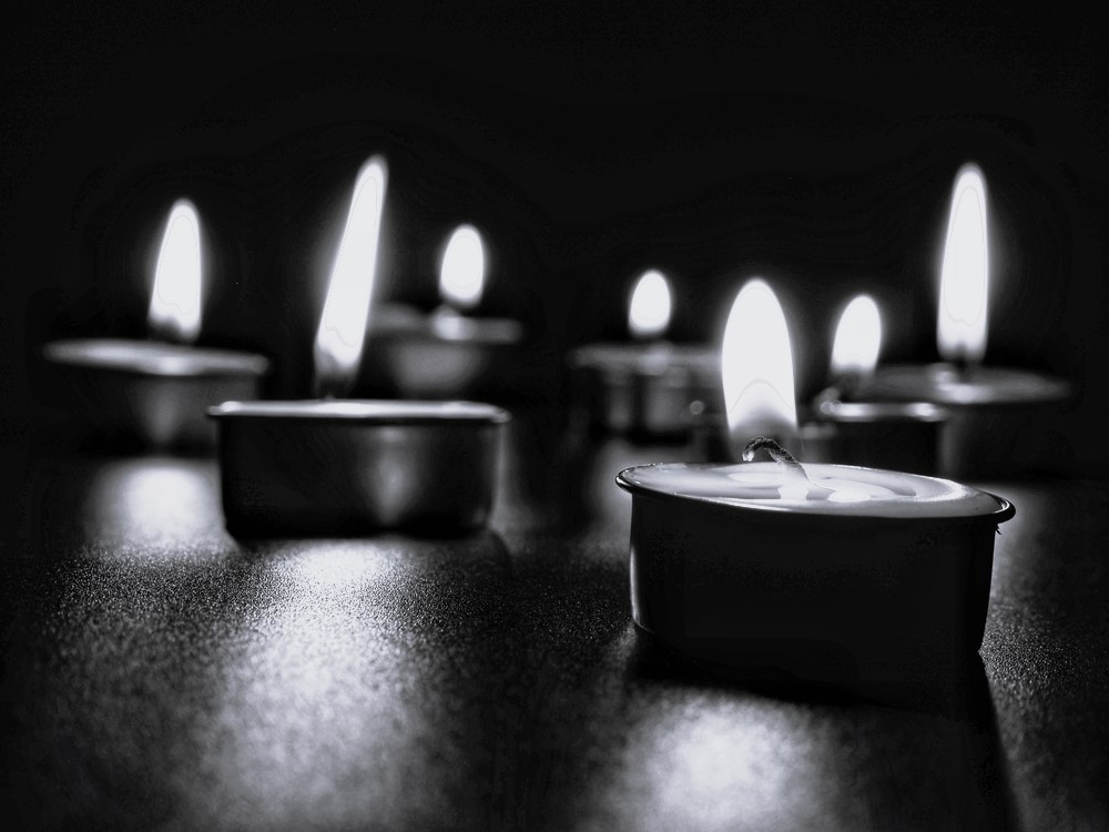 Trauer! Handy fällt in Badewanne - Mädchen (16) stirbt! Freundin sieht alles per Video-Call!