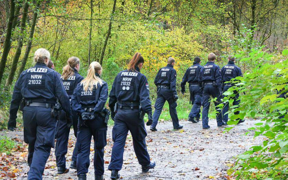 Alarmstufe Rot - Polizei fahndet nach Kinderfänger - Hat der Täter ein Mädchen in seiner Gewalt?