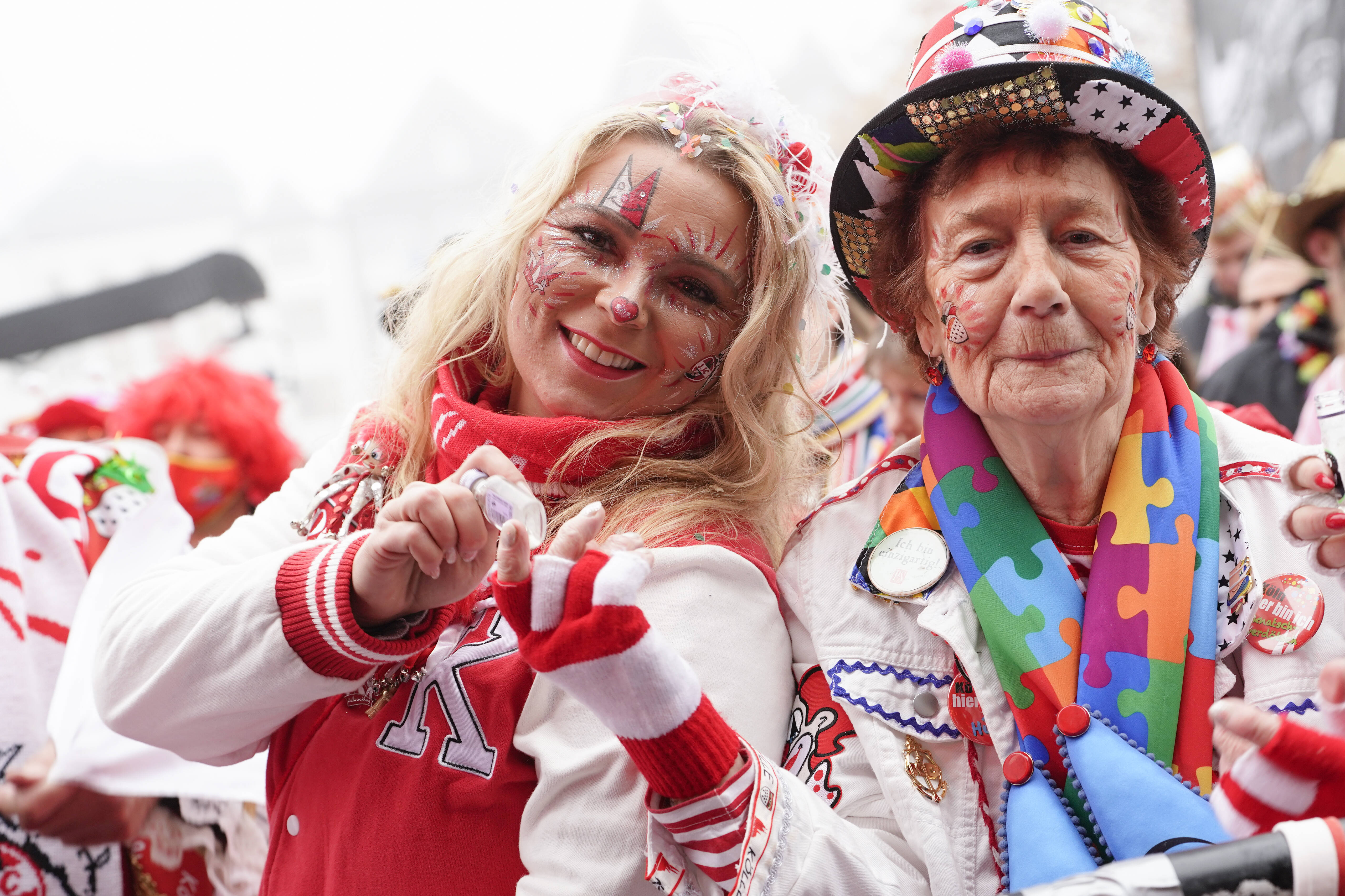 Nach Karnevalssitzung - Frau tot in einem Feld entdeckt! Grausamer Fund - Polizei ermittelt!