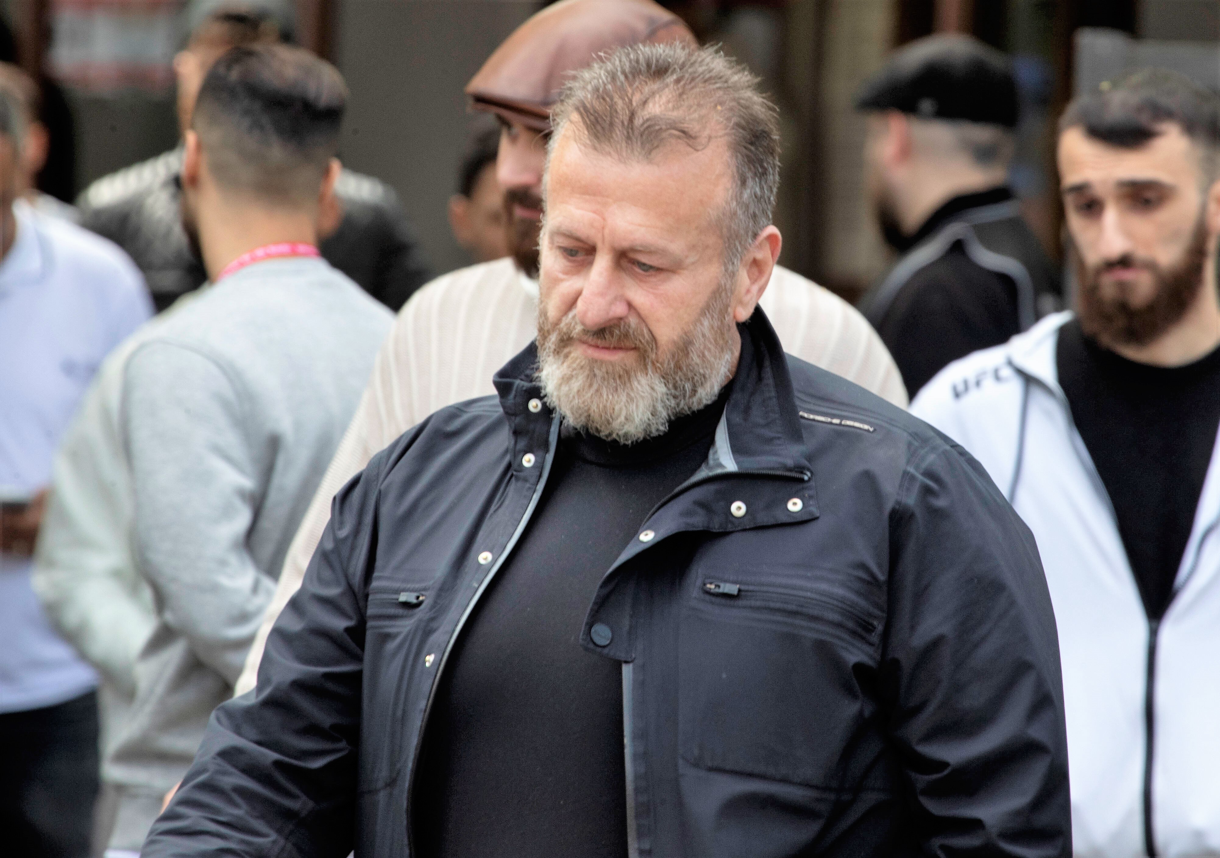 Polizei riegelt Notaufnahme wegen Clan-Krieg ab! Kranke Menschen müssen umgeleitet werden - Wahnsinn in Berlin!